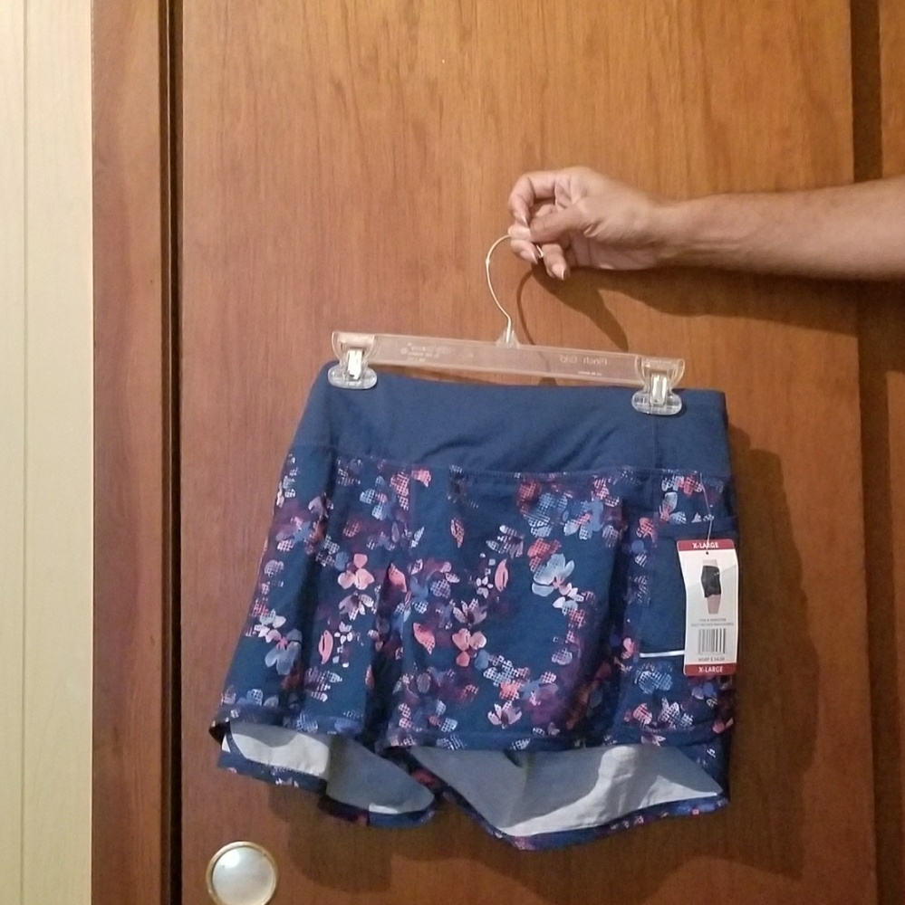 2 pair active life shorts xl